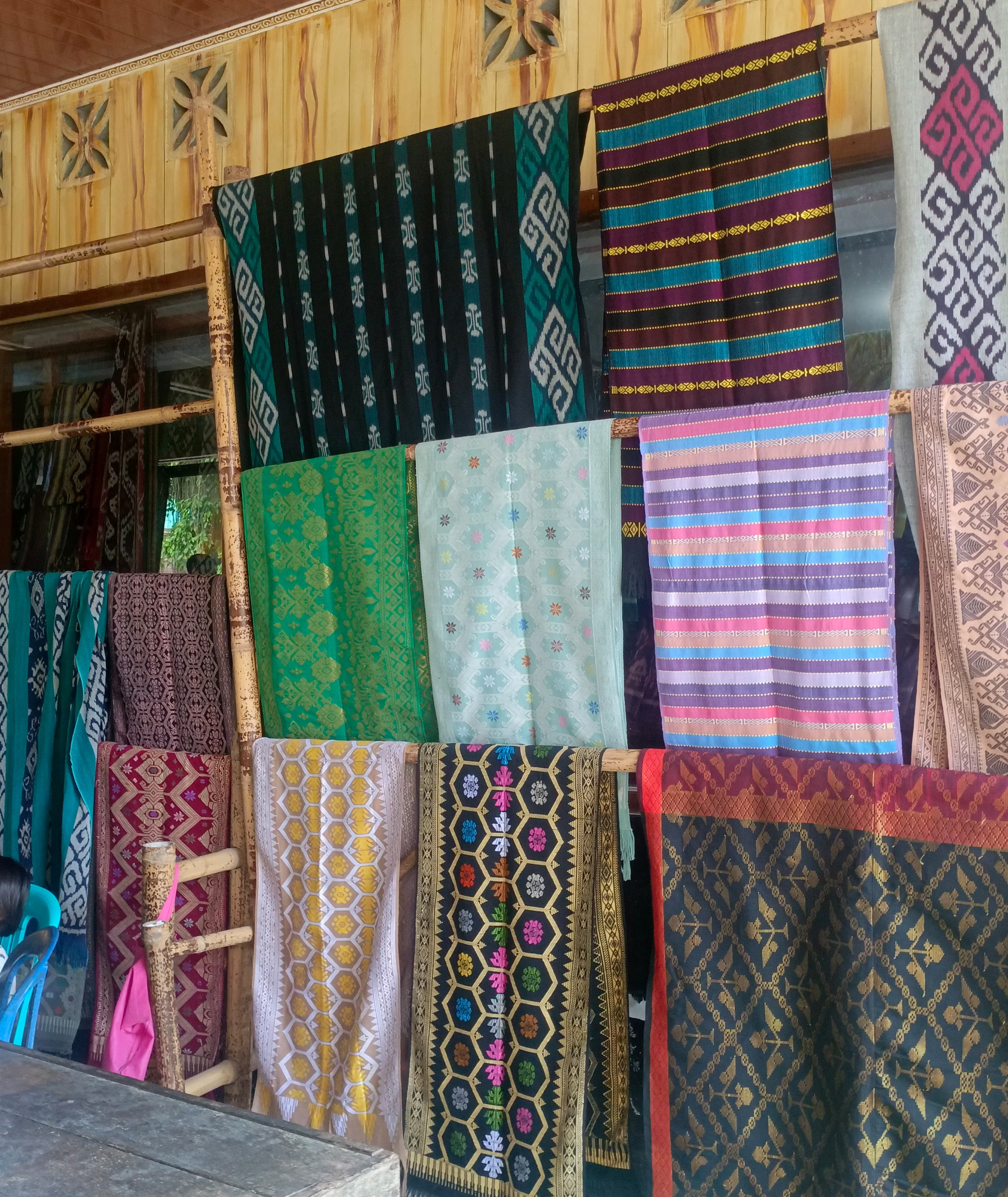 Tetebatu Weaving, Bamboo & Pottery Tour