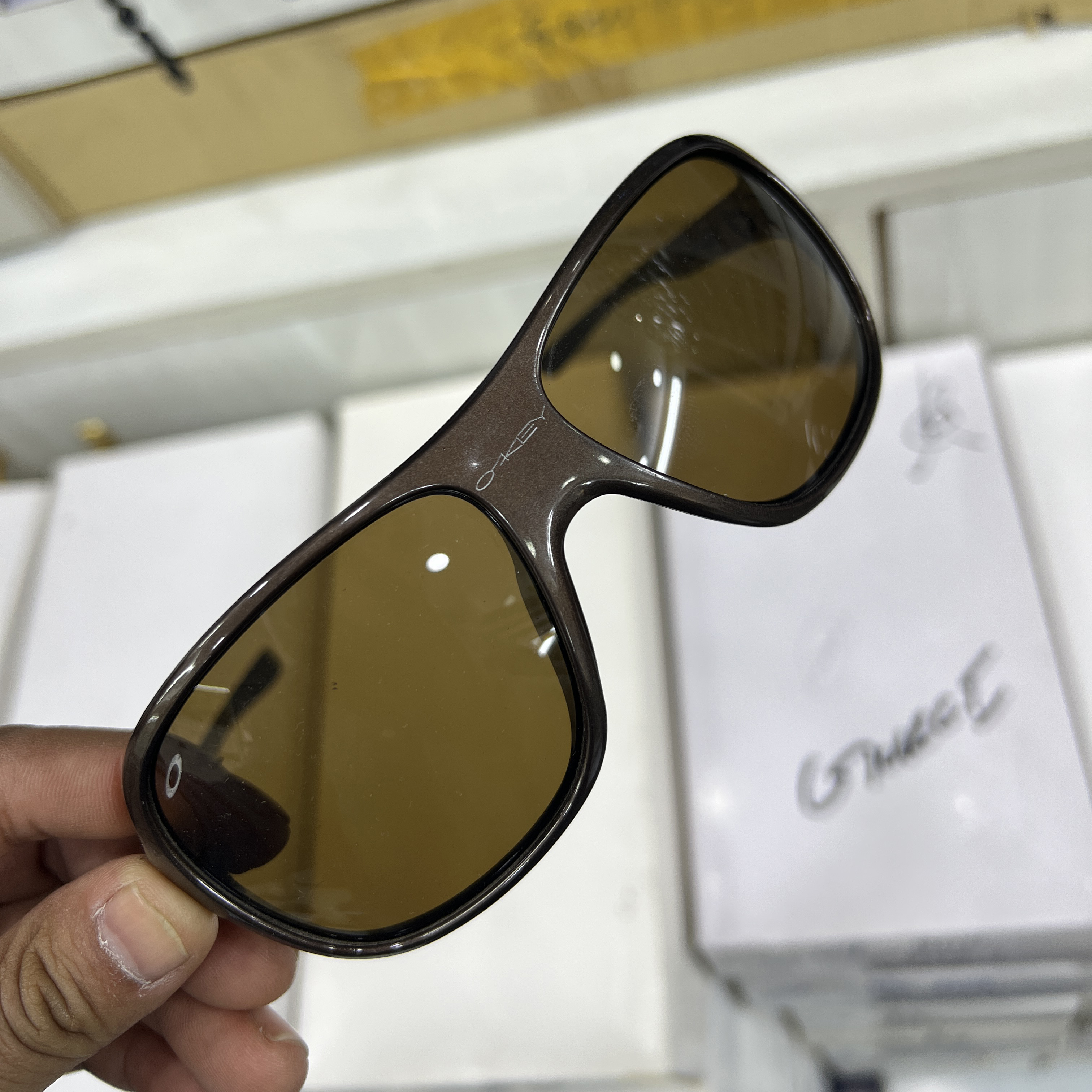 Oversized Wrap-Around Sunglasses – Brown Lens & Glossy Brown Frame (Unisex)