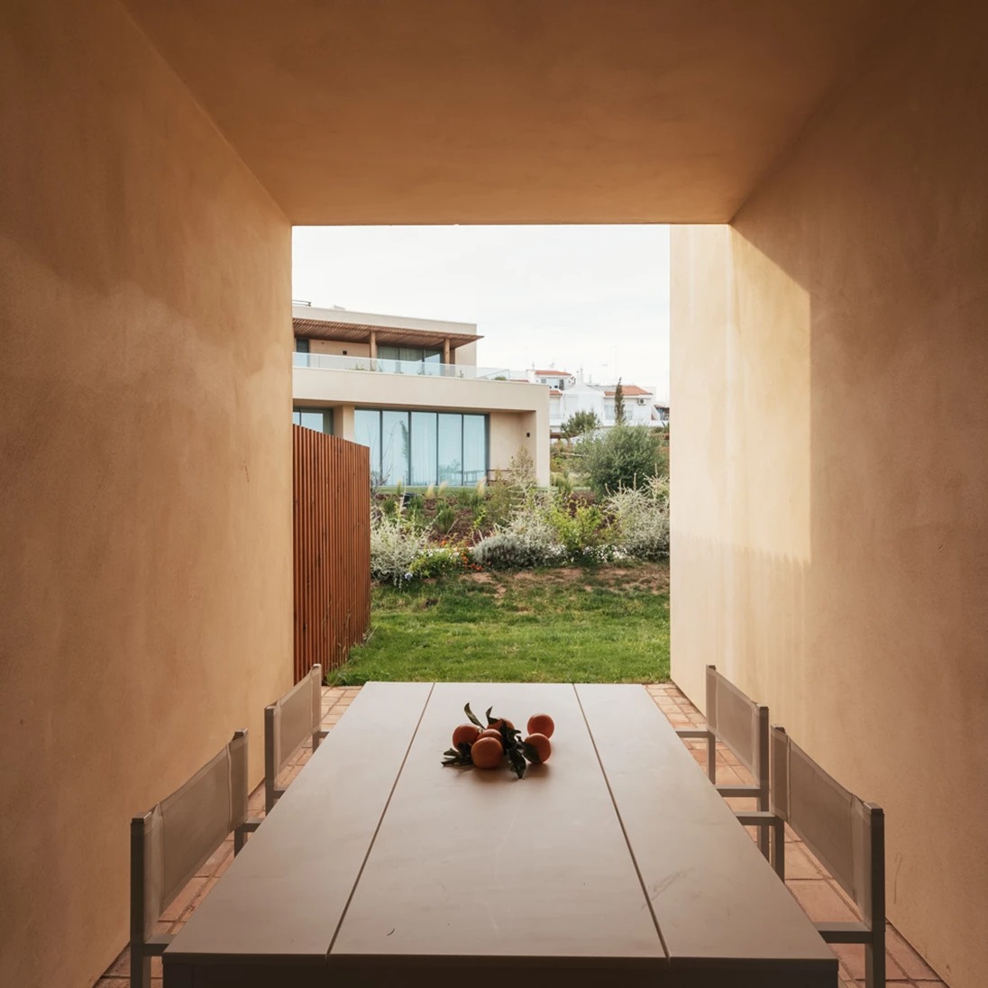 White Shell: Live by the Sea