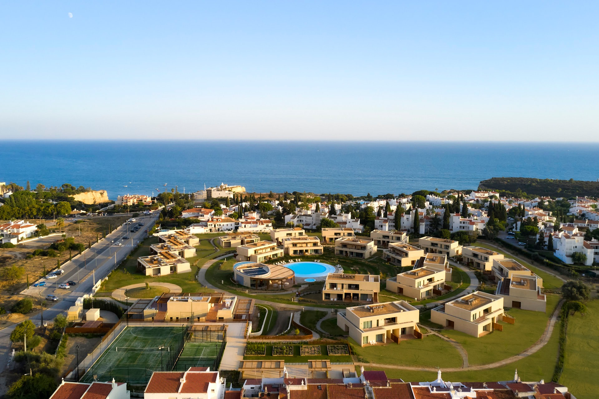 White Shell: Live by the Sea