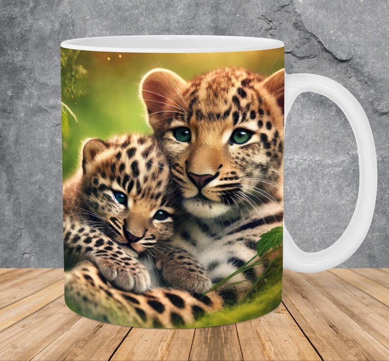 Taza con diseño de leopardos