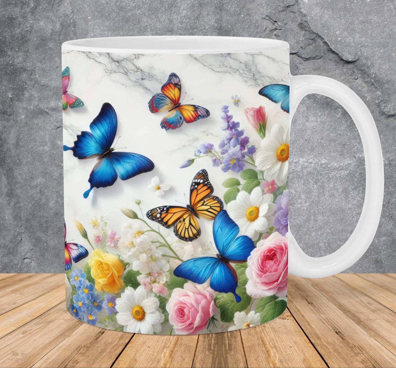 Taza de mariposas y flores