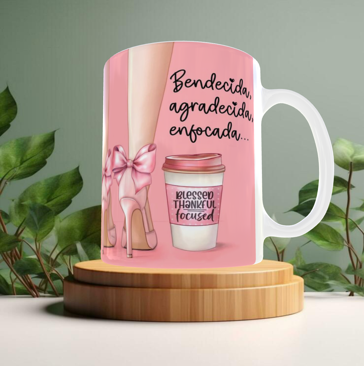 Taza con diseño femenino elegante