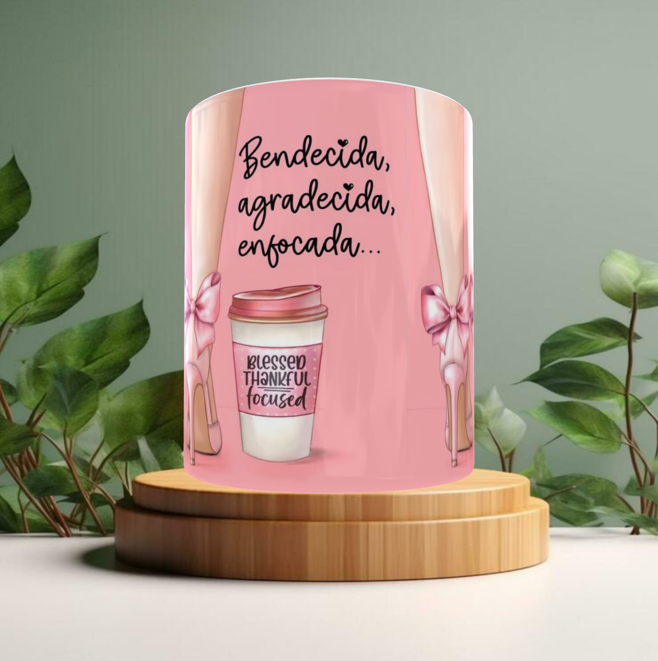 Taza con diseño femenino elegante