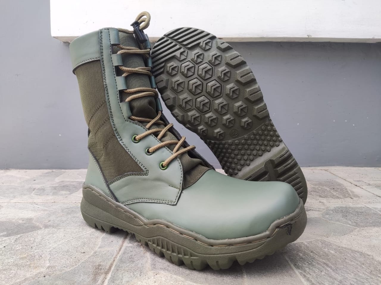 Sepatu Boot Militer