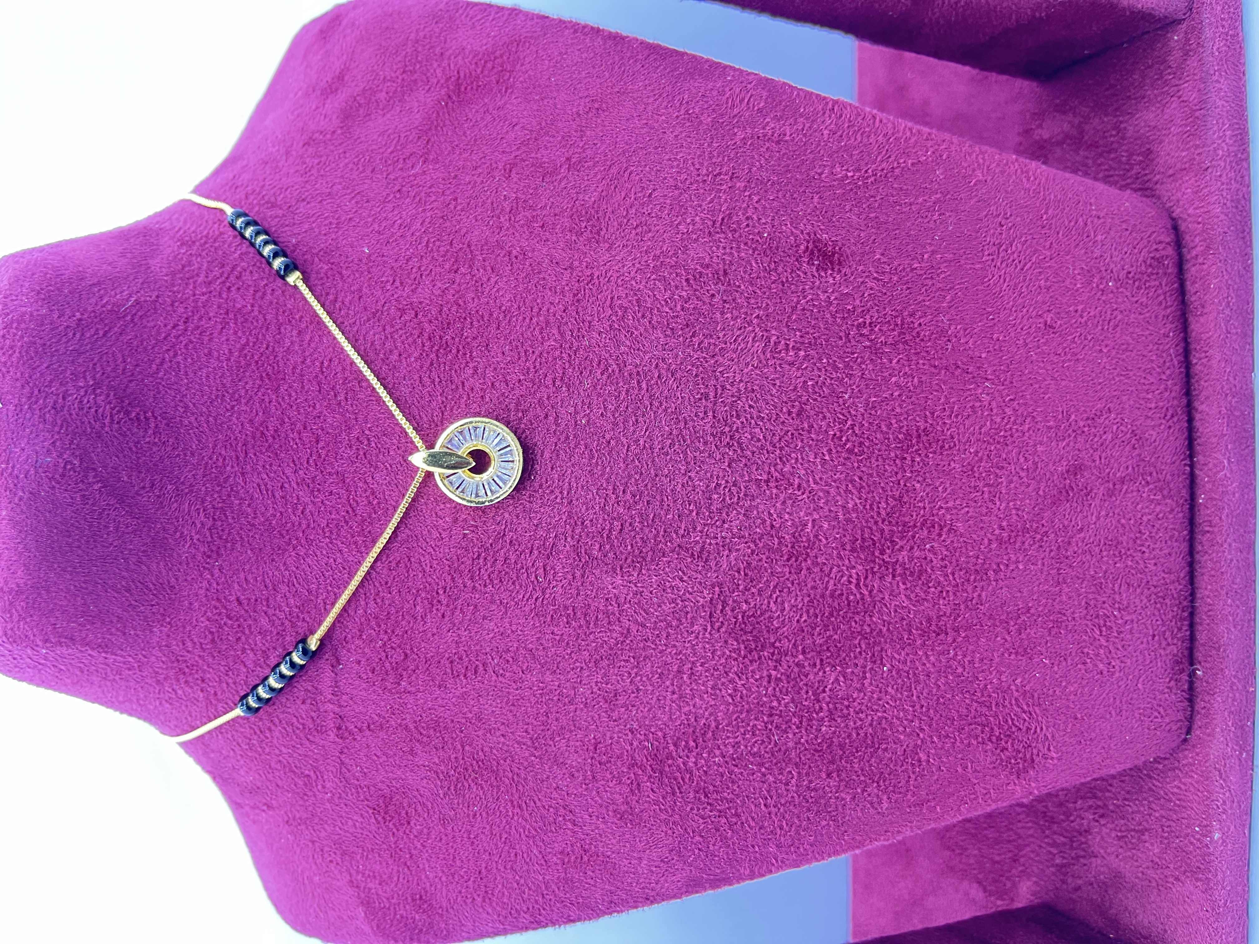 Elegant Gold Pendant Necklace