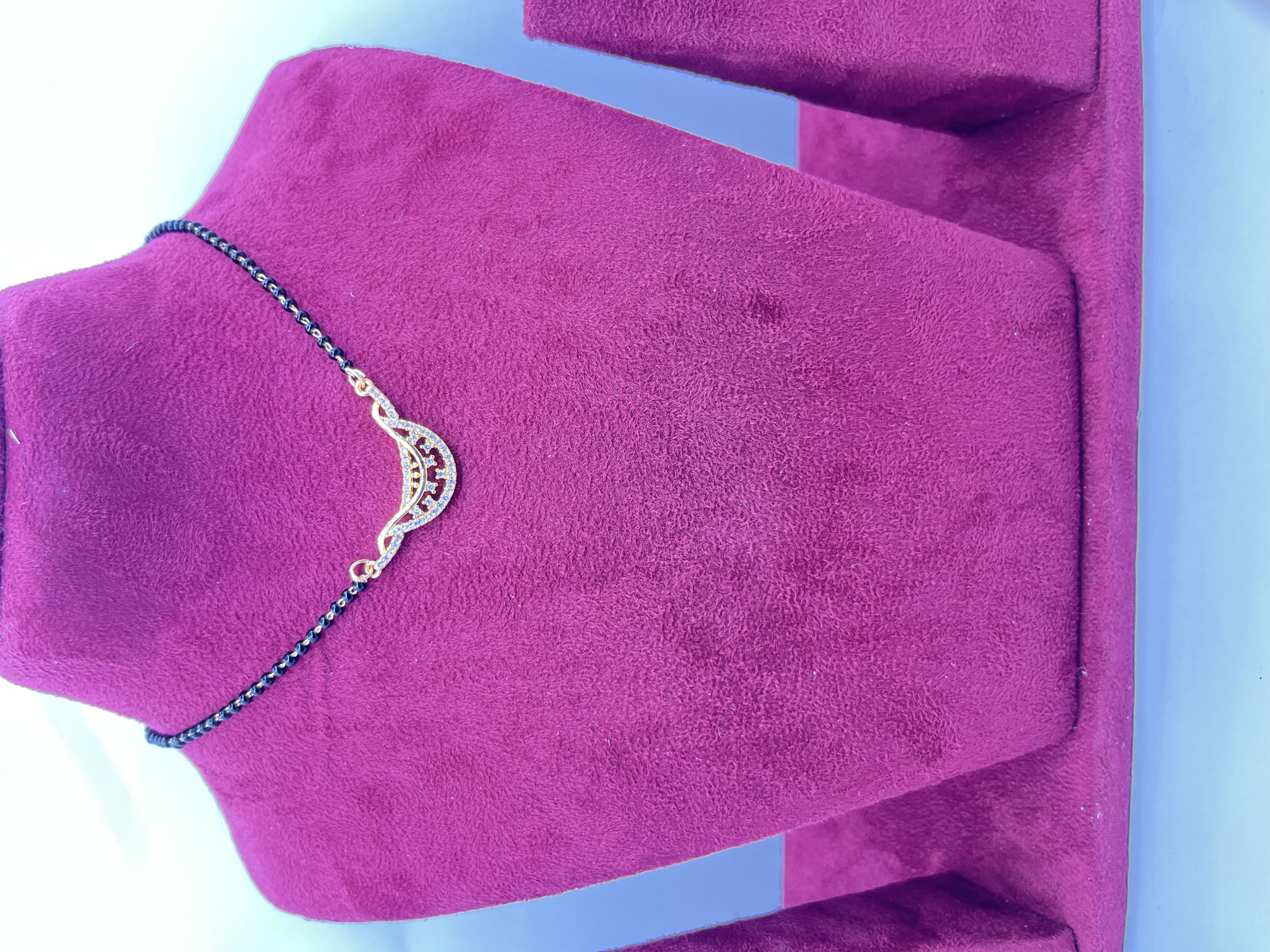 Elegant Gold Pendant Necklace