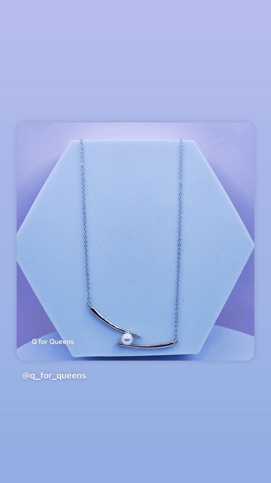 Elegant Silver Necklace with Pearl