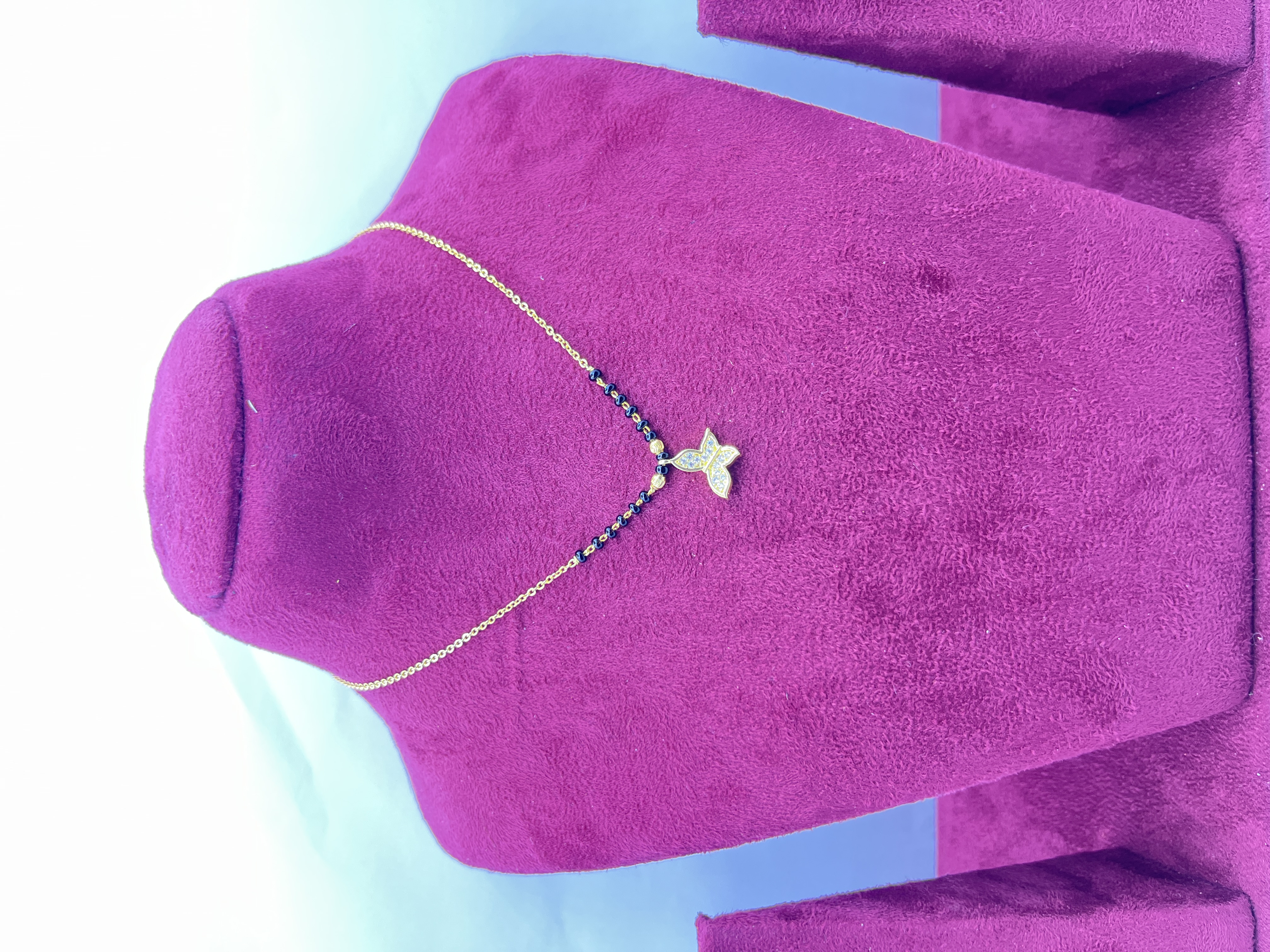 Elegant Gold Pendant Necklace