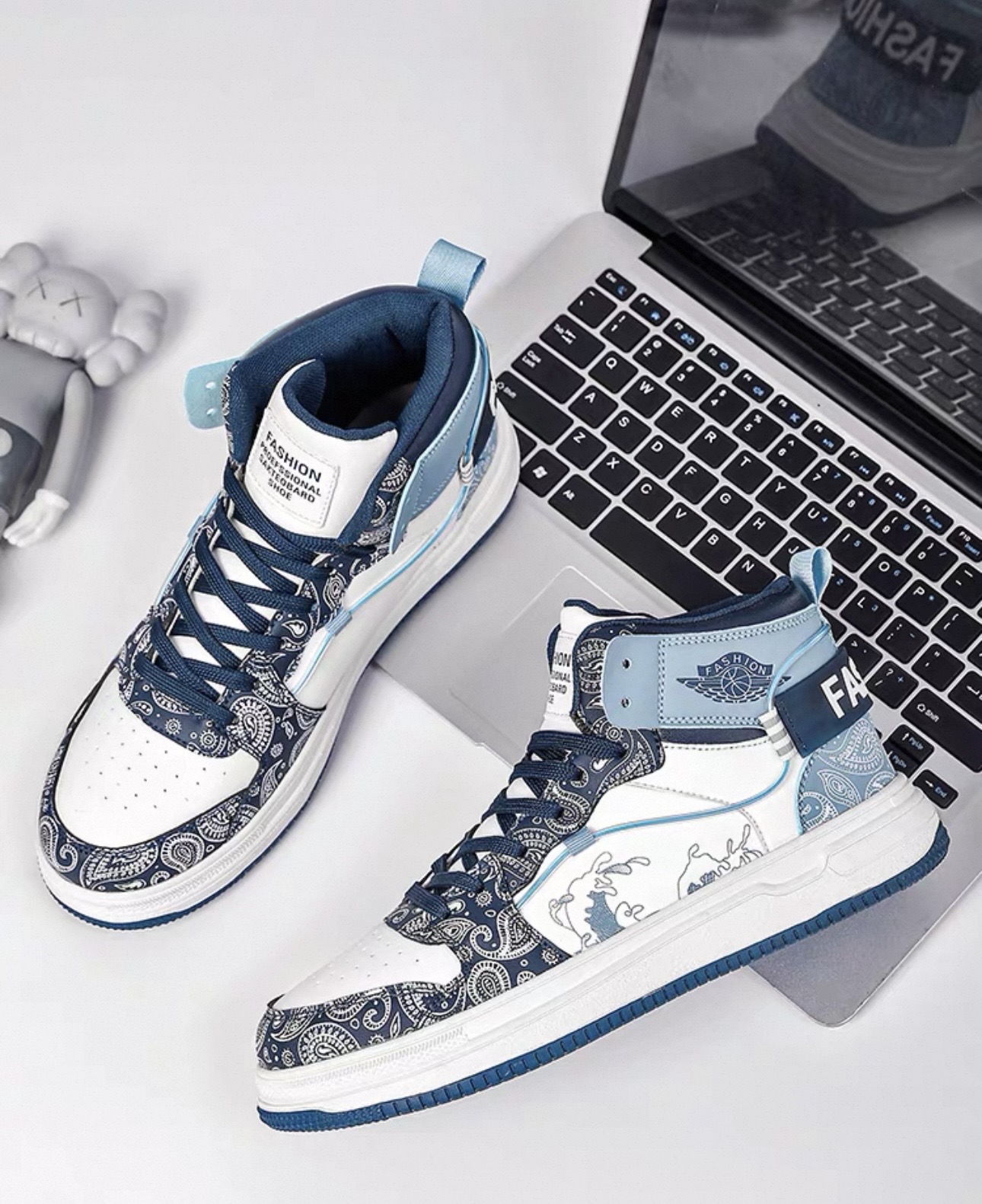 Baskets montantes bleu et blanc