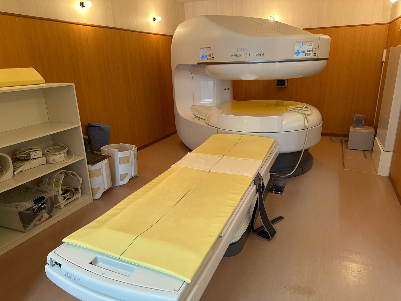 Hitachi Aperto Lucent 0.4T Open MRI Scanner