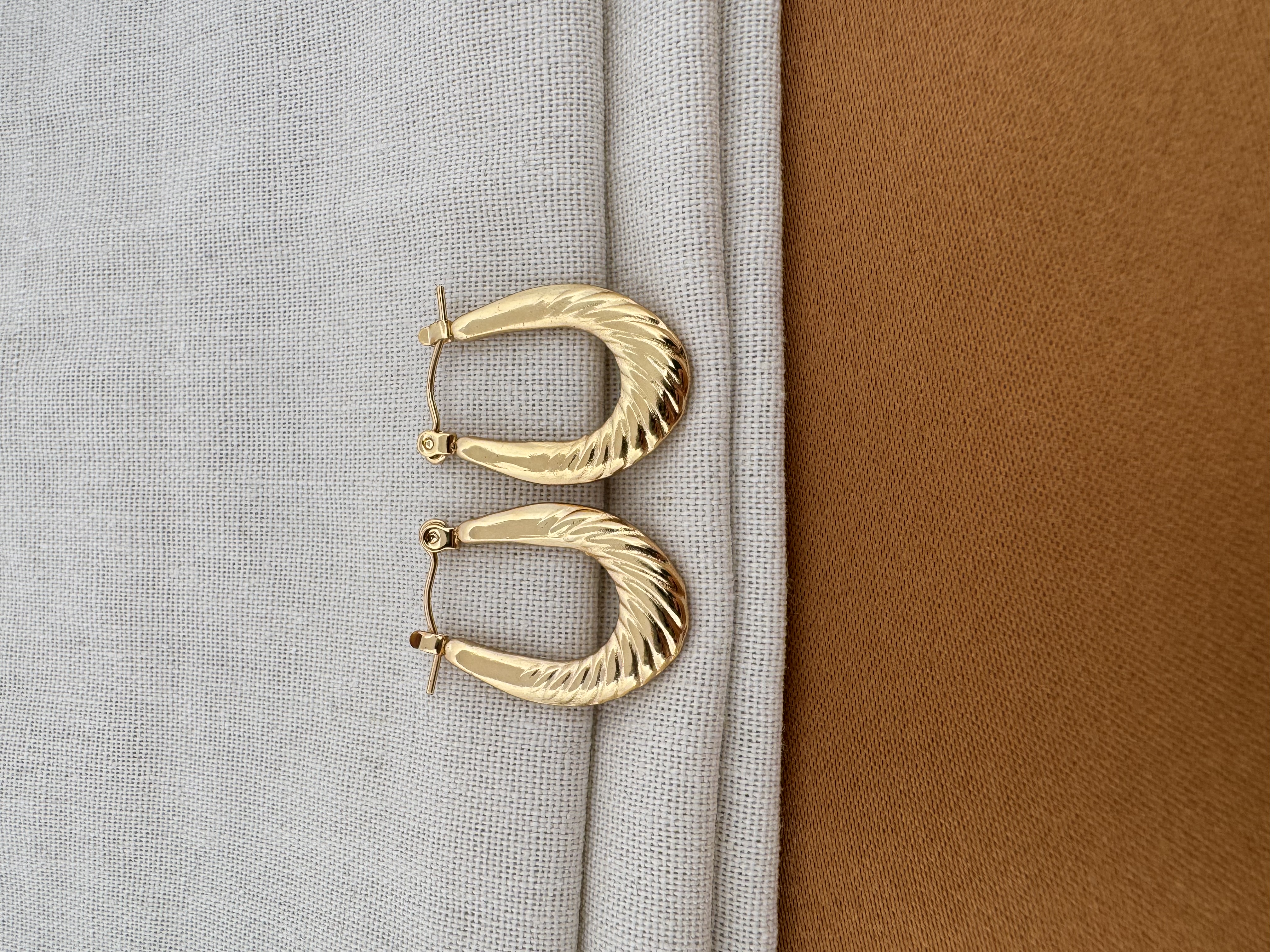 Créole Élégance Twistée Or 18k 