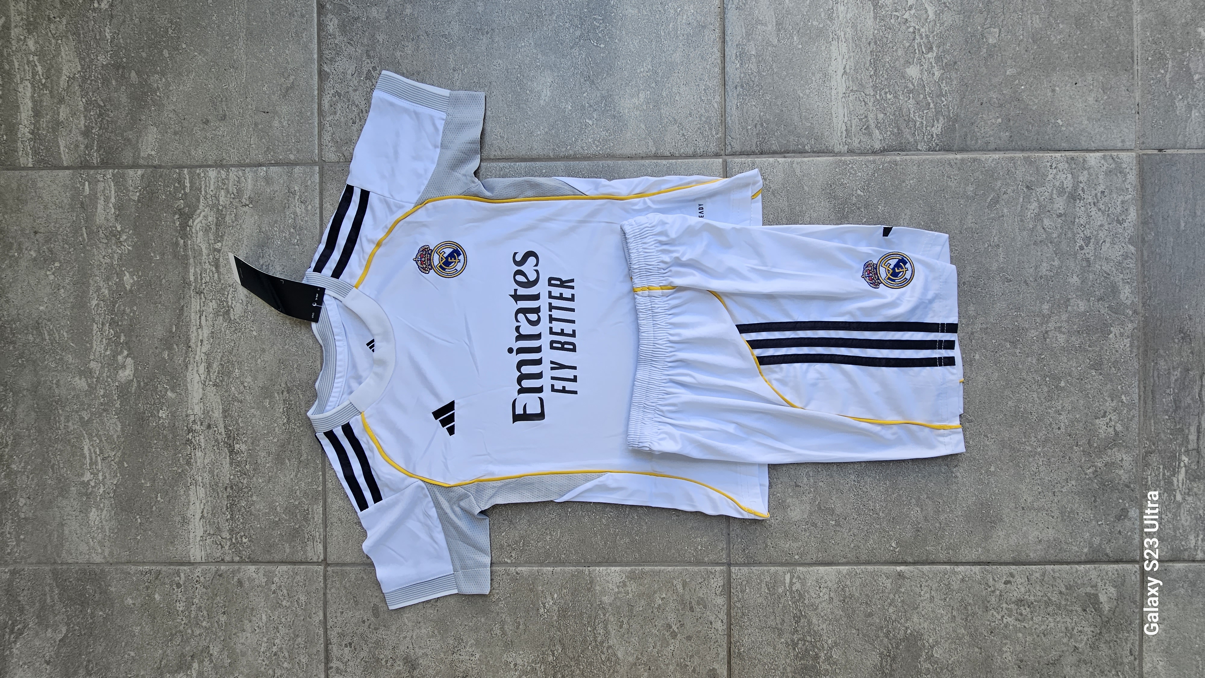 Camiseta y short Real Madrid 2025/2026