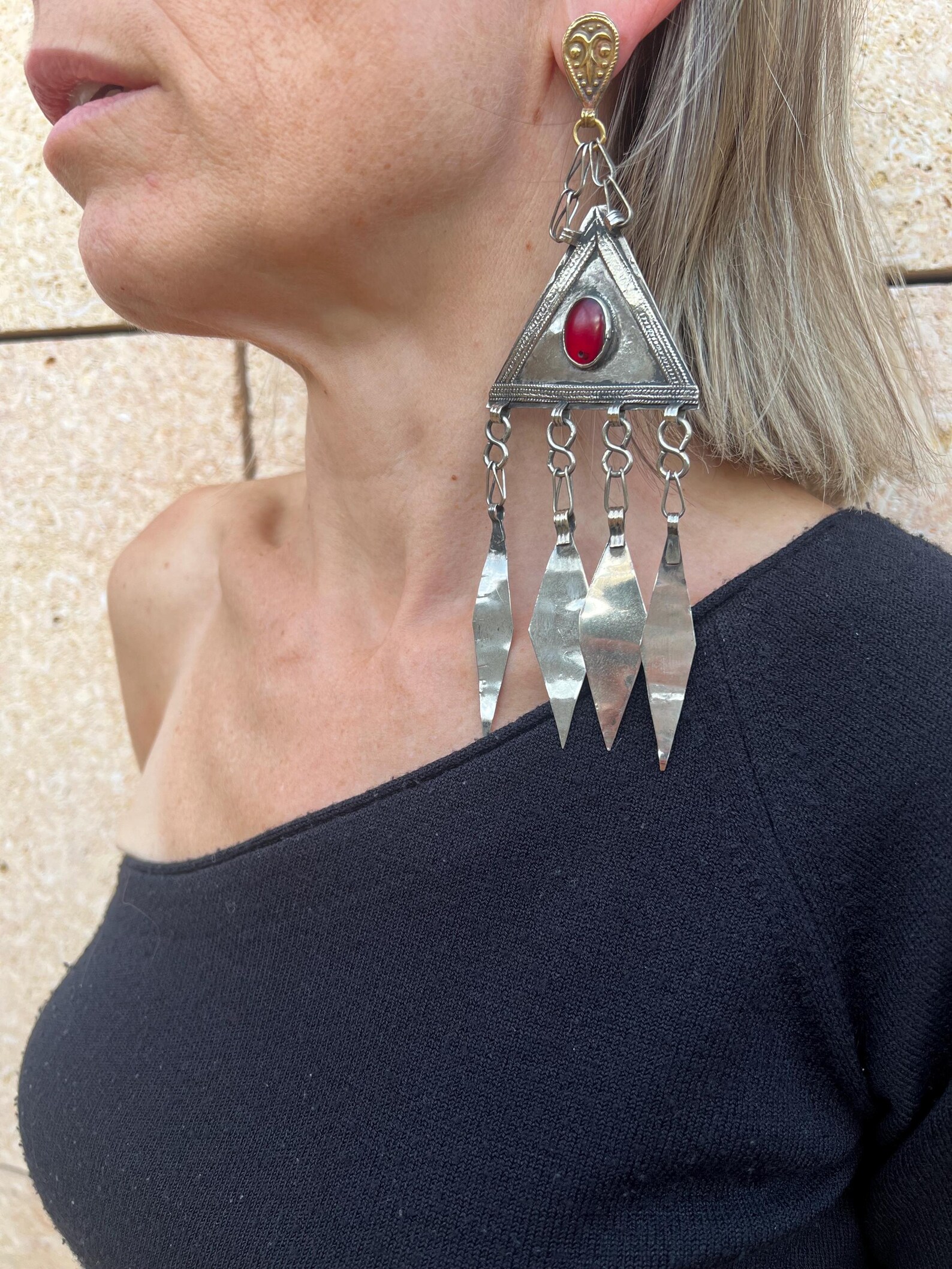 Pendiente étnico triangular