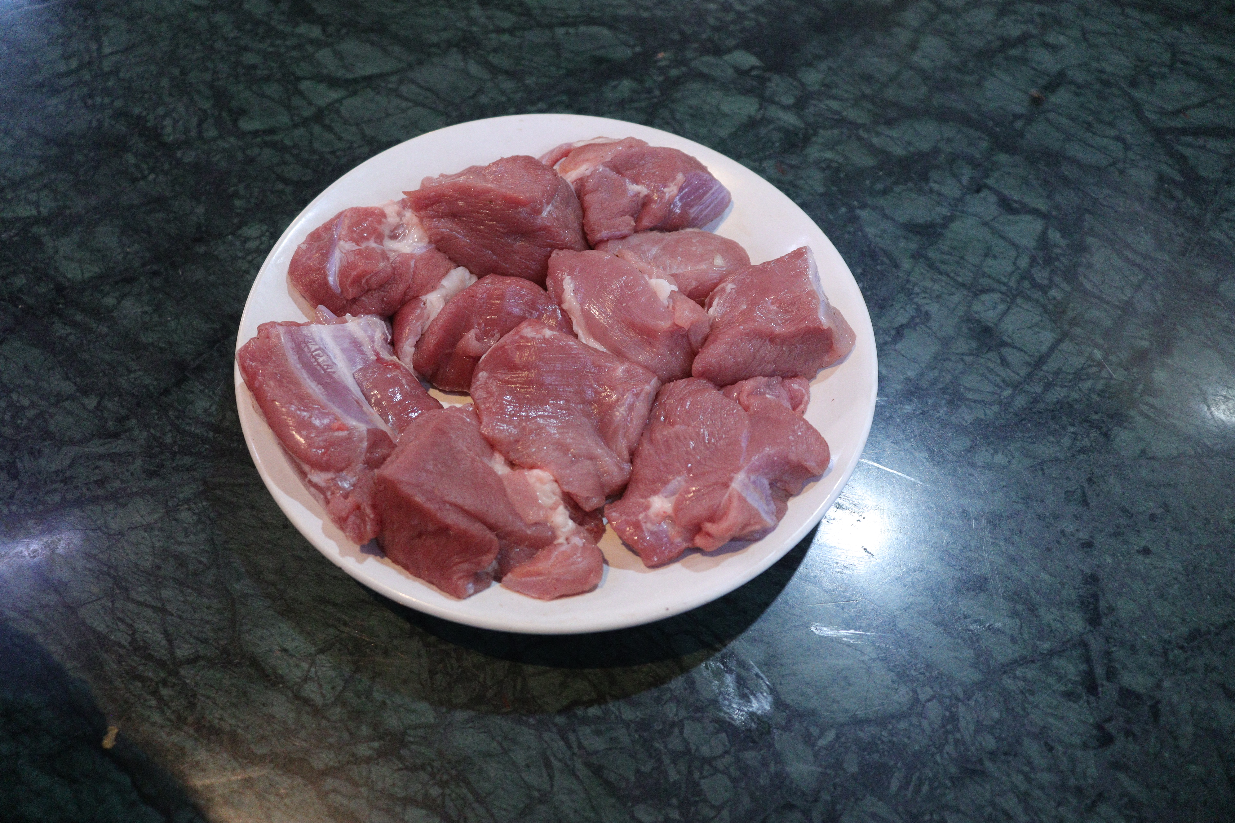 fresh mutton bonles cubes