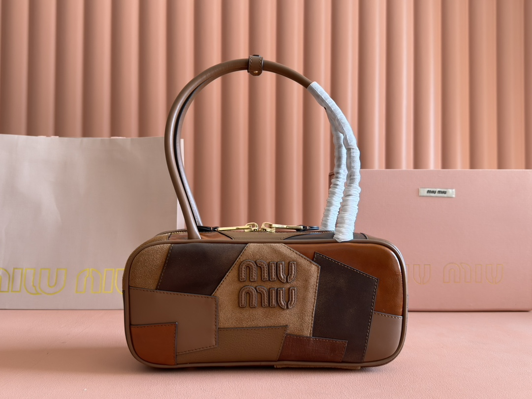 【 5BB173 Brown and Black Pattern 】miumiu beau