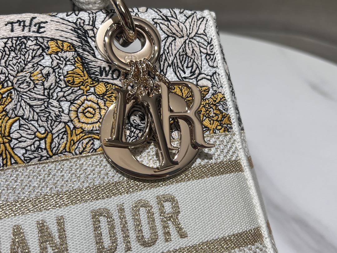 DIOR Book Tote Five-Grass Princess 2025 Christmas and New Year Special Edition 2