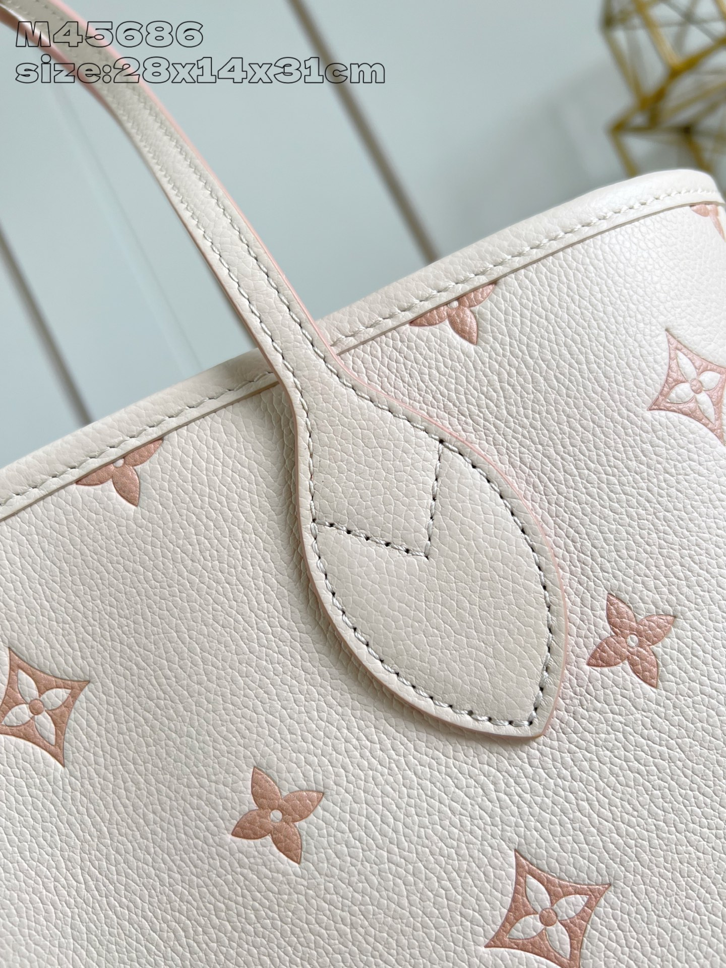 【M45686 Cream printing 】LV Neverfull Medium-sized handbag