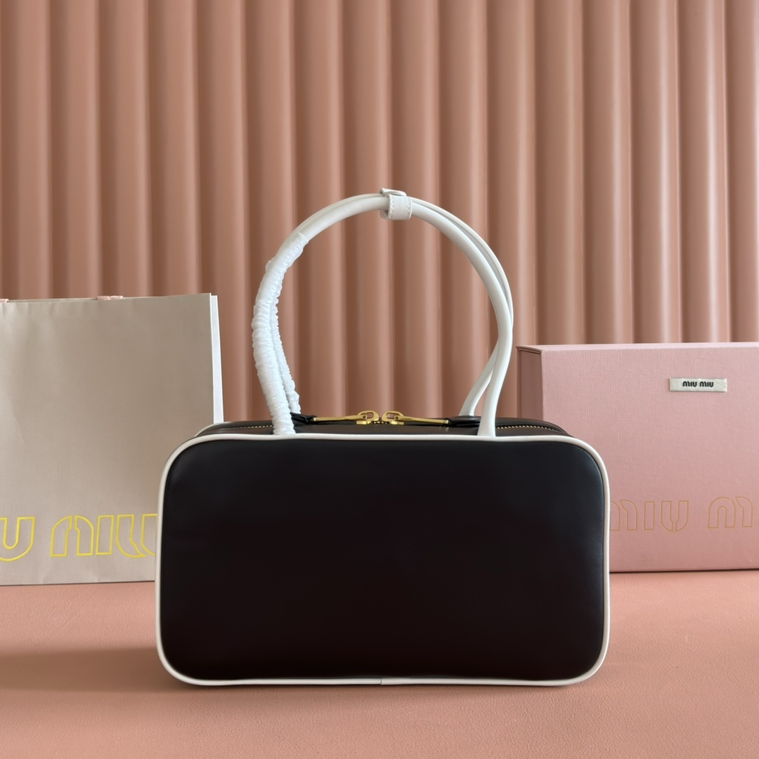 【 5BB172 Black and White 】miumiu beau