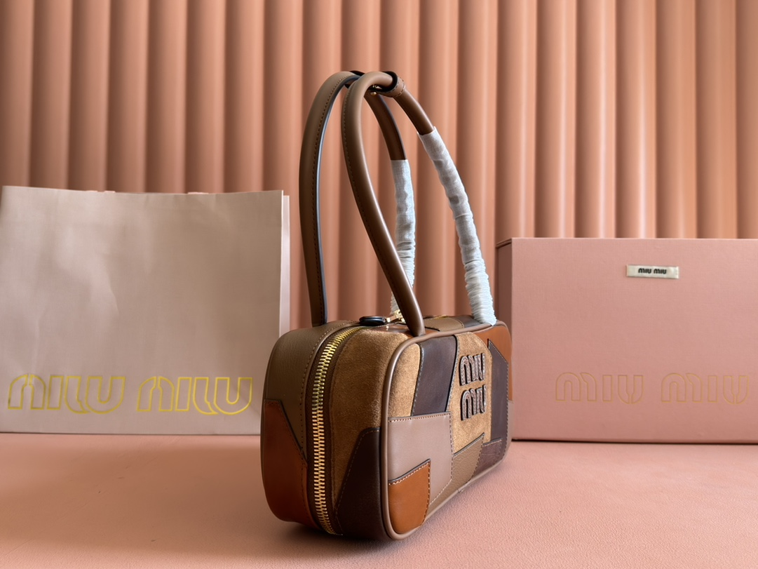 【 5BB173 Brown and Black Pattern 】miumiu beau