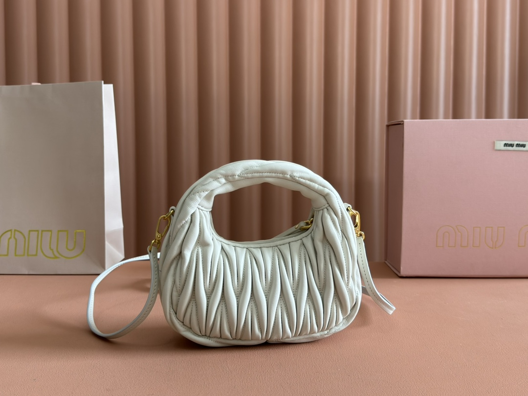 【 5BP078 White 】miumiu wander