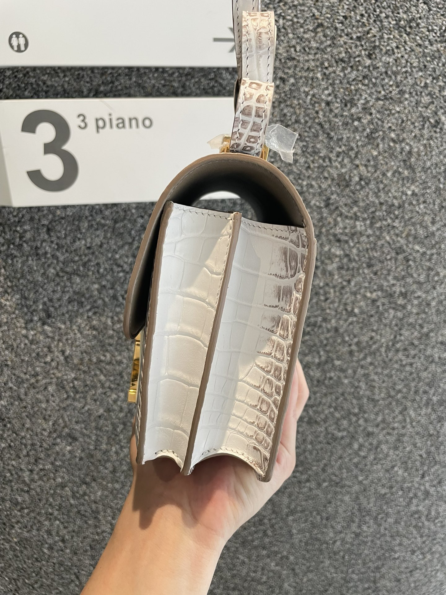 Hermès Constance 18cm black and white crocodile pattern