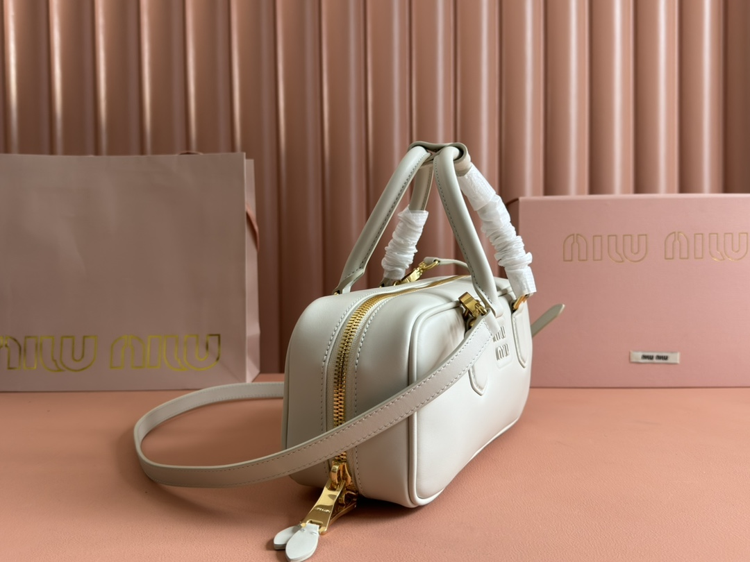 【5BB148 White】miumiu Arcadie