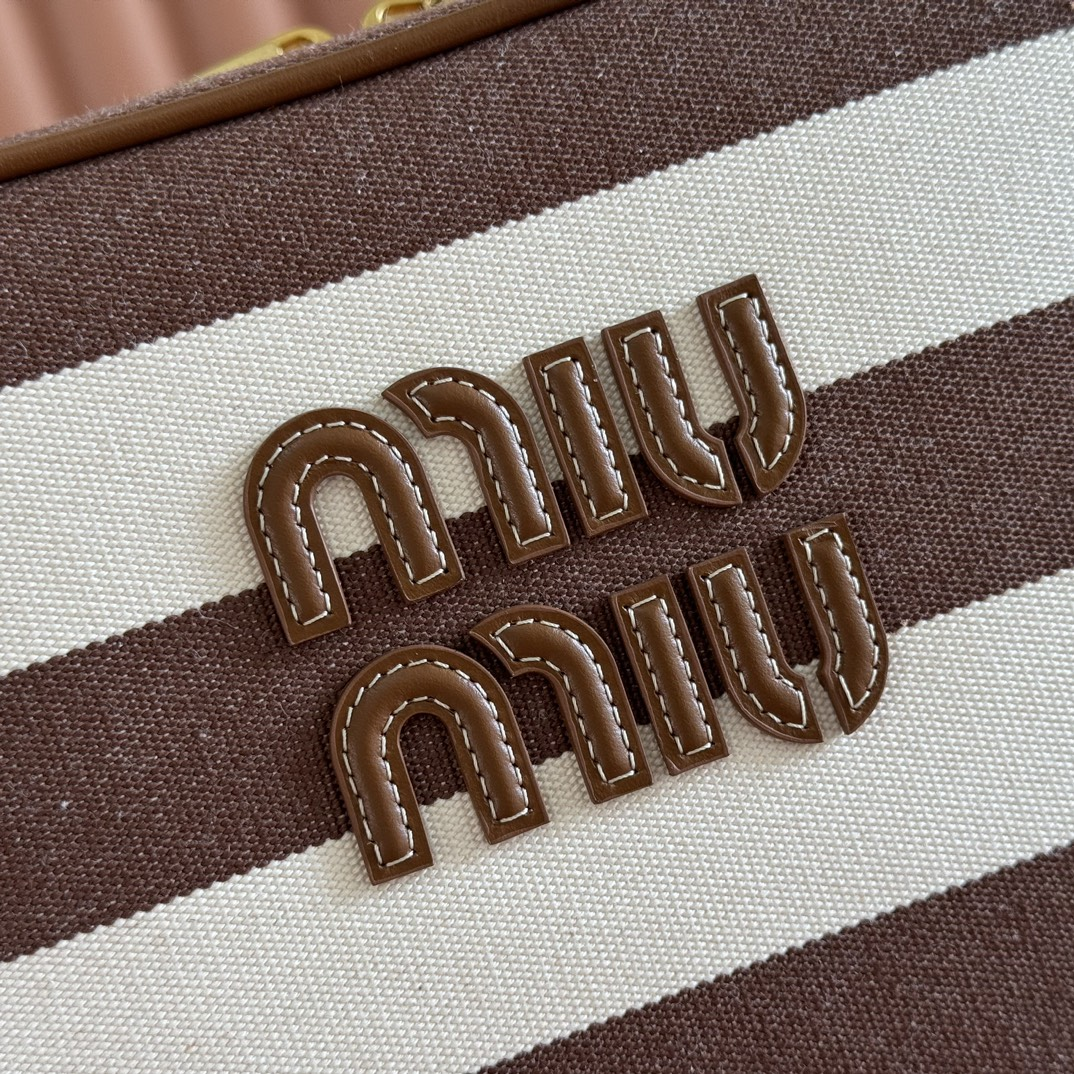 【 5BB117 】miumiu beau