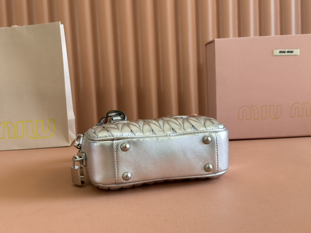 【5BB123】miumiu Arcadie