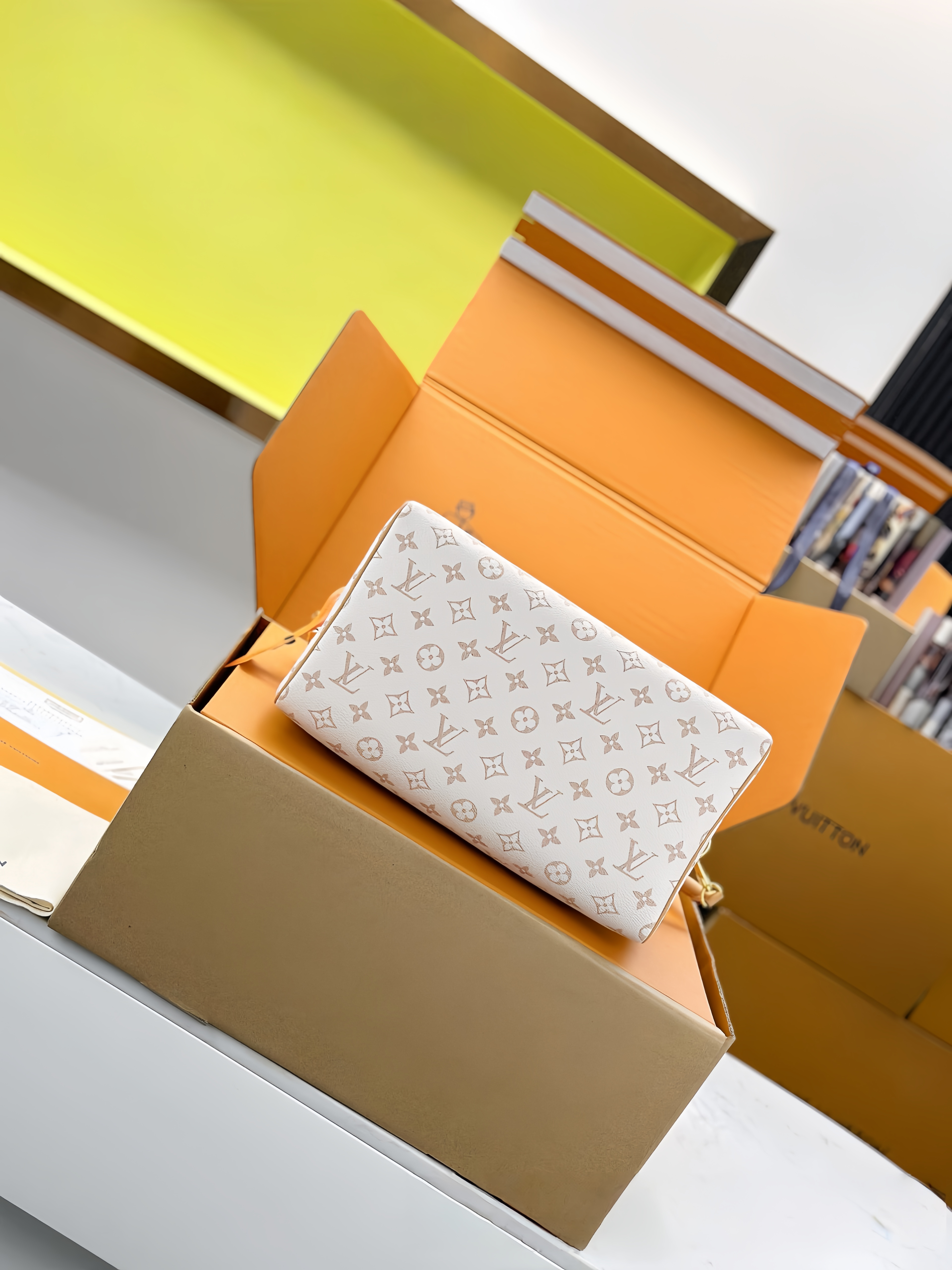 【 M15108 】LV Speedy SOFT 30 DARK handbag