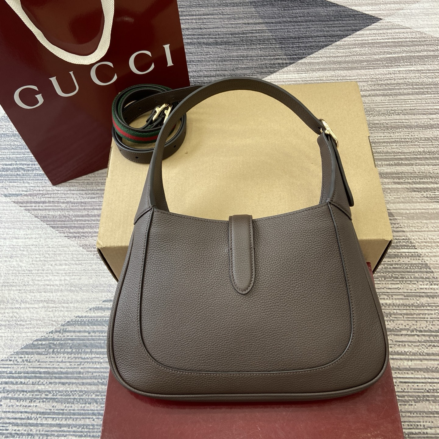 【810232 Coffee and Lychee Peel】gucci Jackie 1961