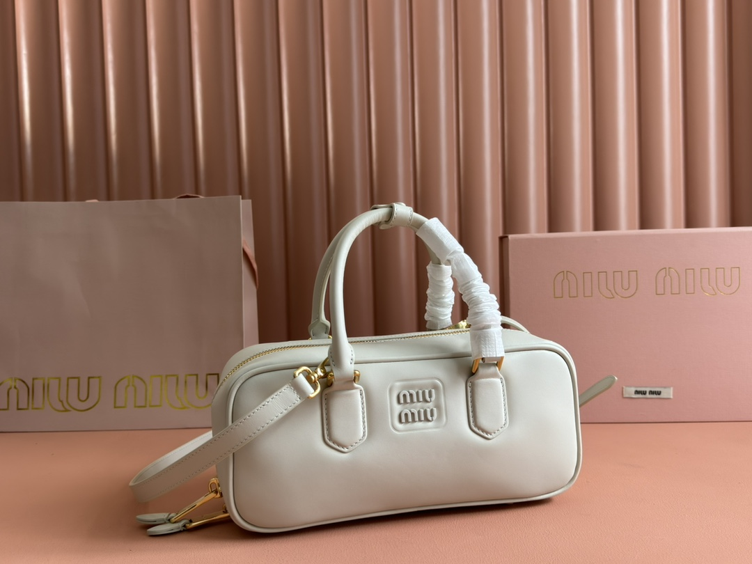 【5BB148 White】miumiu Arcadie