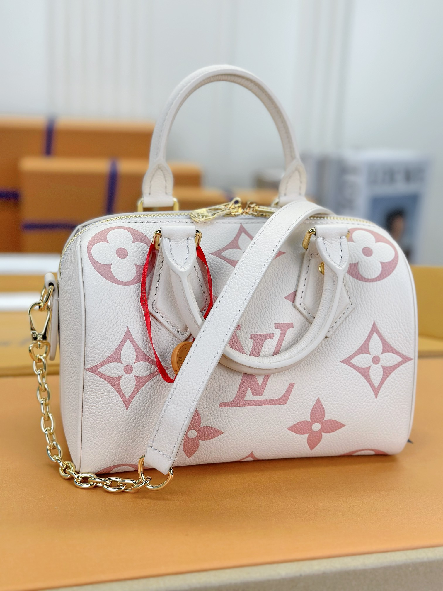 【 M46397 White Fan-shaped Stamp 】LV Speedy Bandoulière 20 handbag