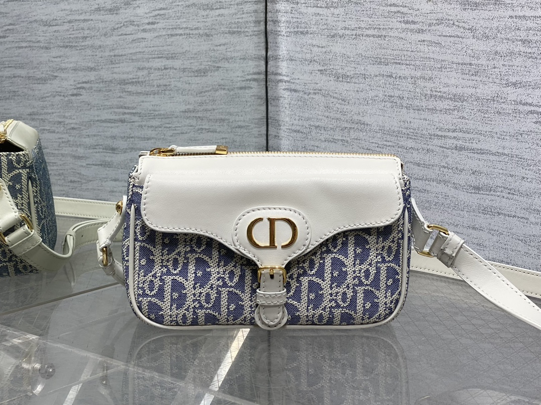 DIOR 30 Montaigne Pocket white