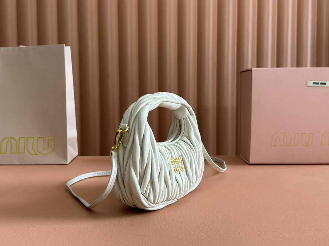 【 5BP078 White 】miumiu wander