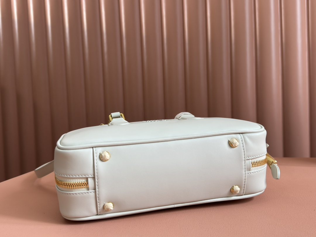 【5BB148 White】miumiu Arcadie