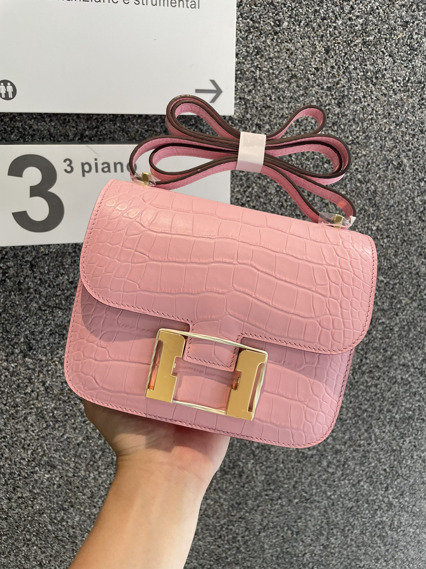 Hermès Constance Constance 18cm Pink Crocodile Print
