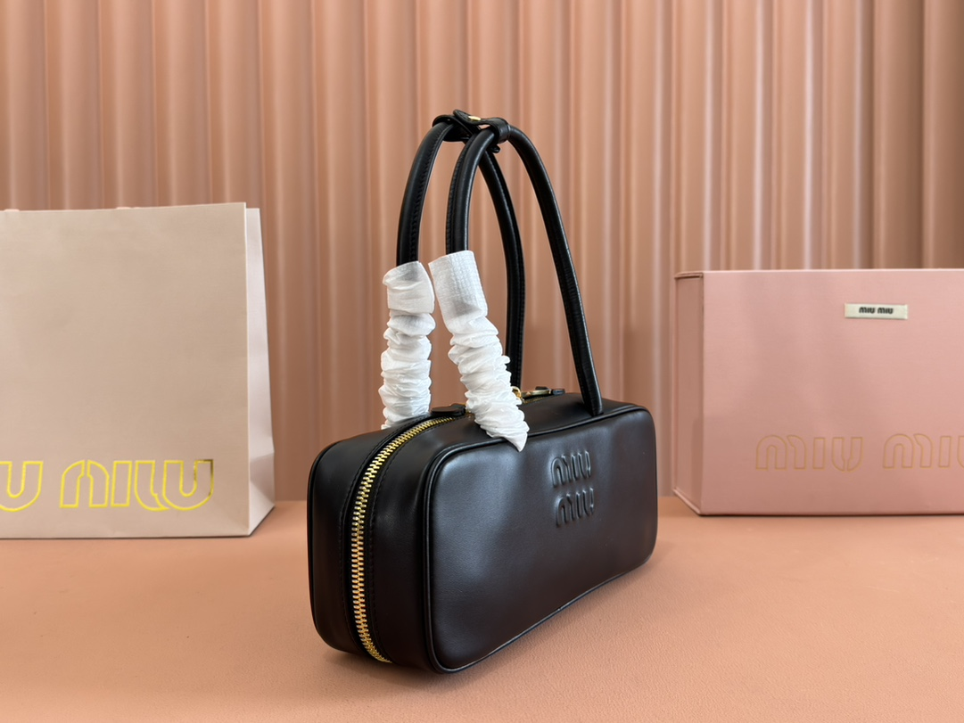 【 5BB173 Black 】miumiu beau