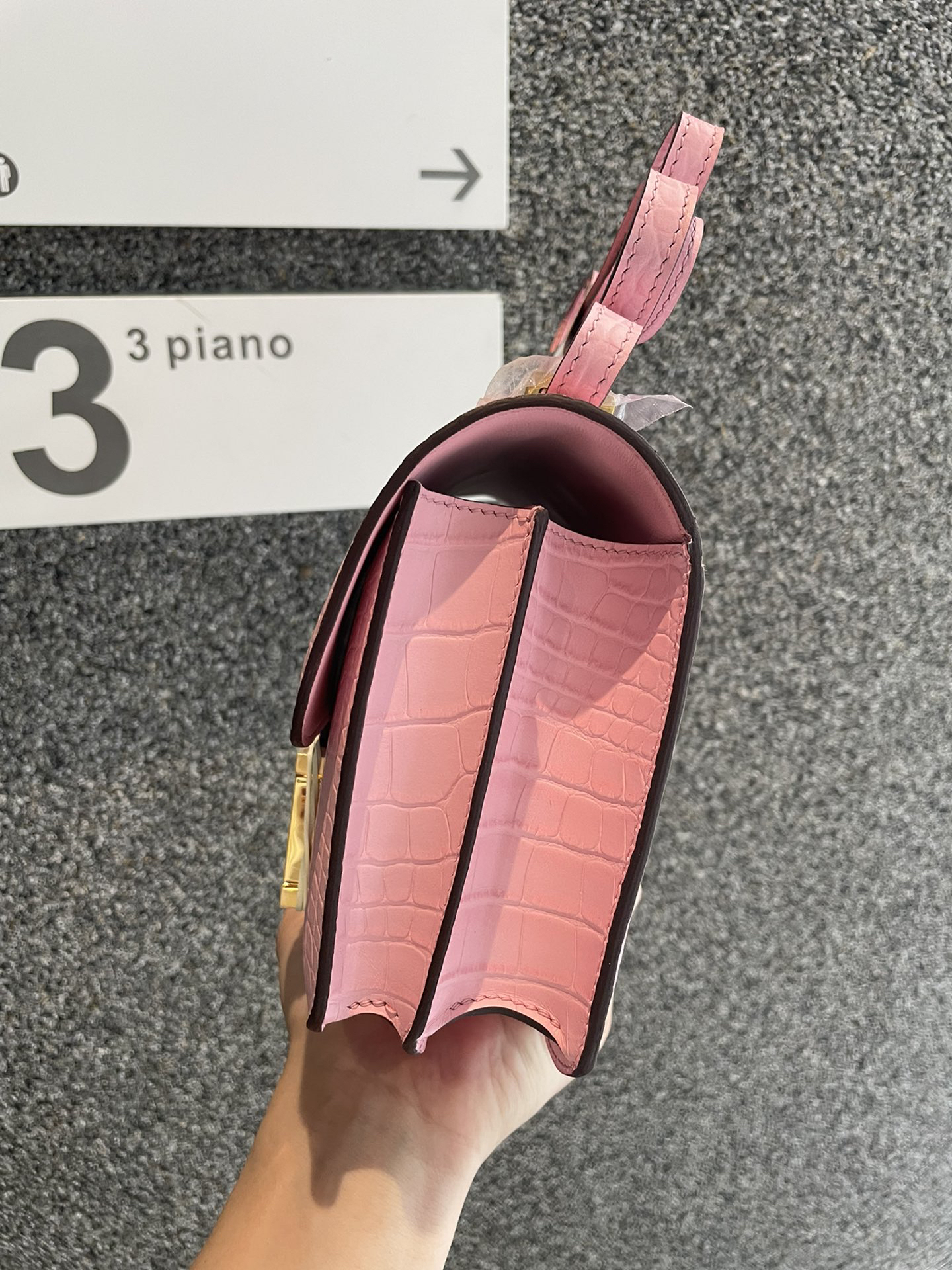 Hermès Constance Constance 18cm Pink Crocodile Print
