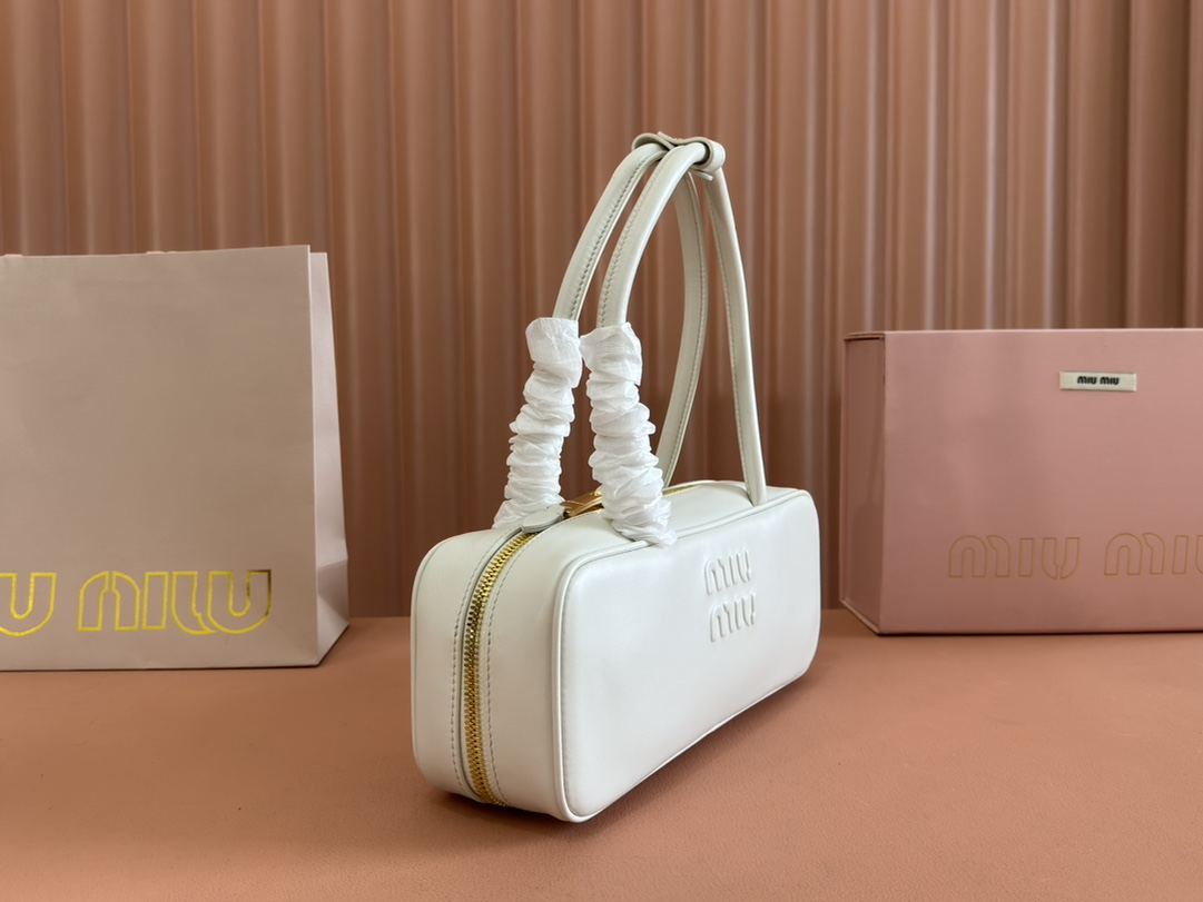 【 5BB173 White 】miumiu beau