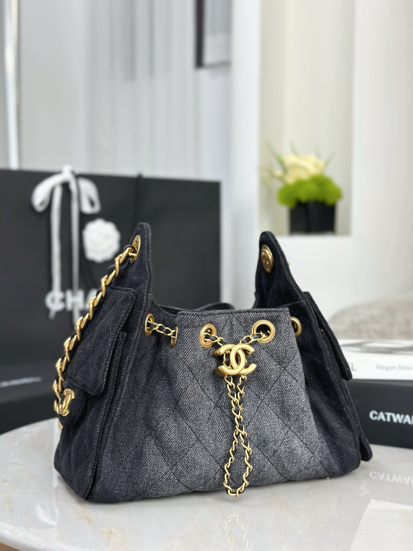 Chanel New dark-colored 25 bag mini