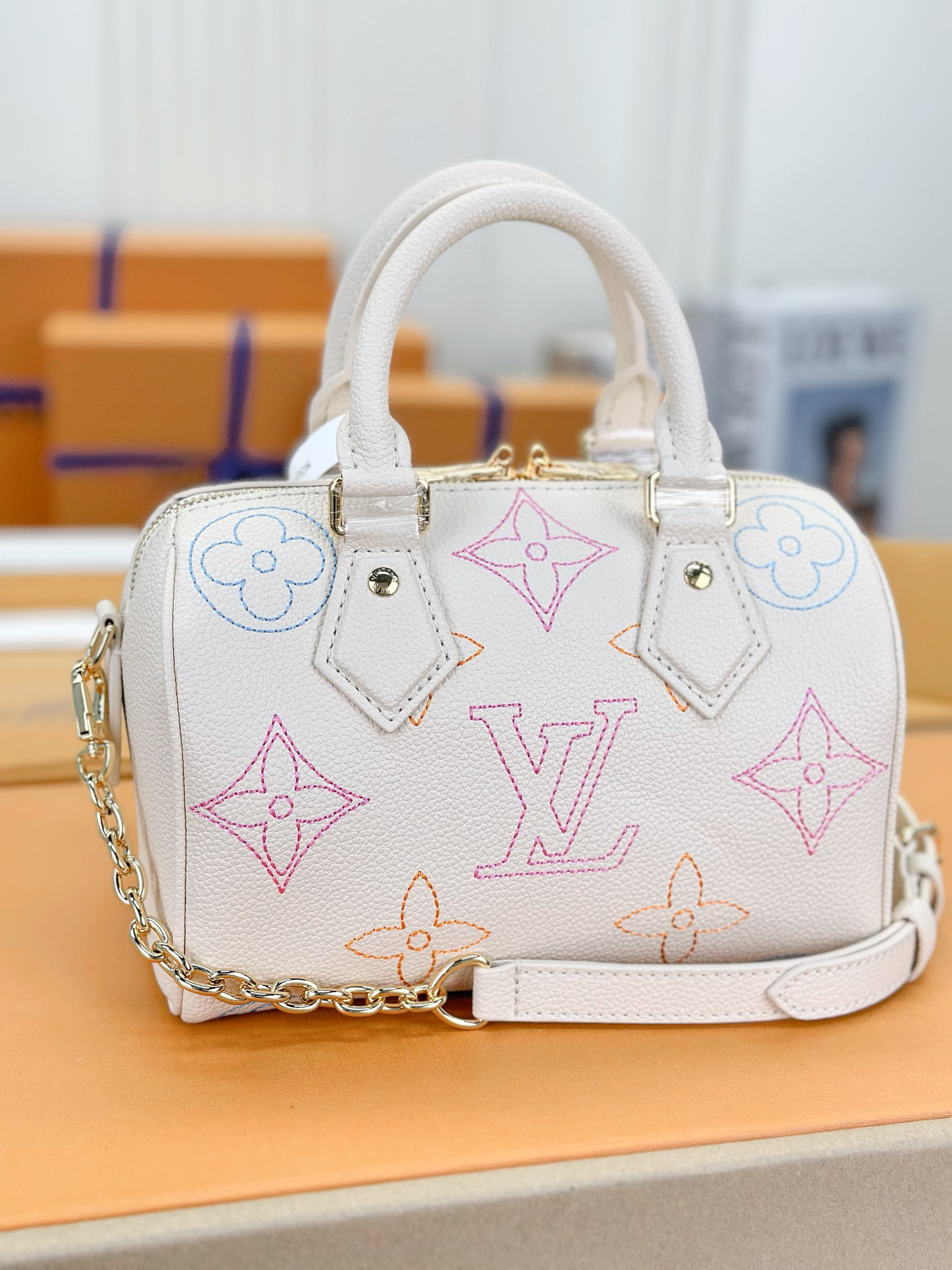 【M46397 Cream White Embroidered Pattern】LV Speedy Bandoulière 20 handbag