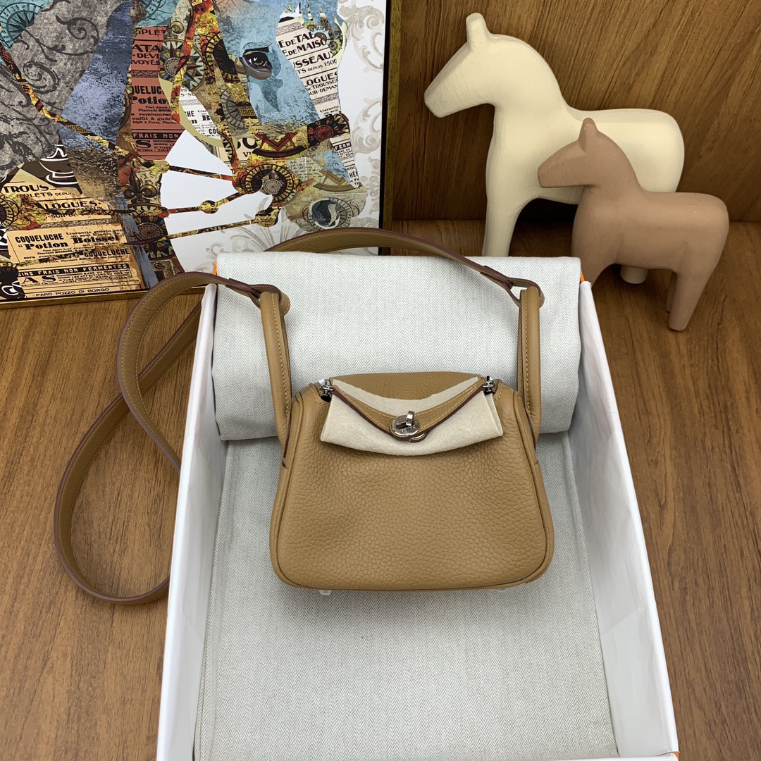Hermès Mini Lindy Clemence leather Tc 4B cookie color