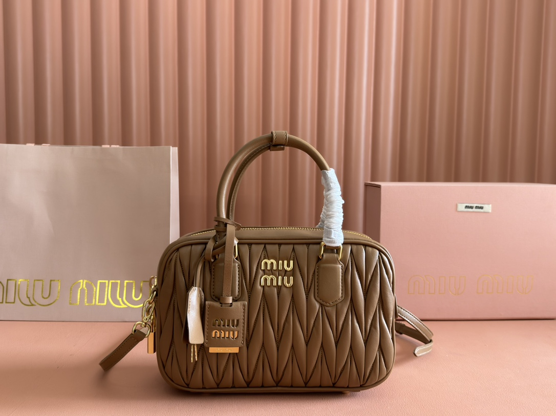 【5BB124 Brown】miumiu Arcadie