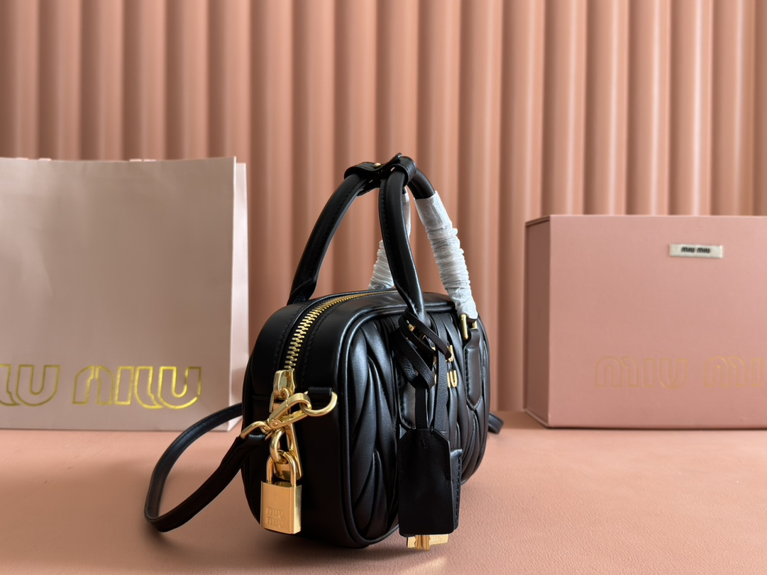 【5BB123 Black】miumiu Arcadie