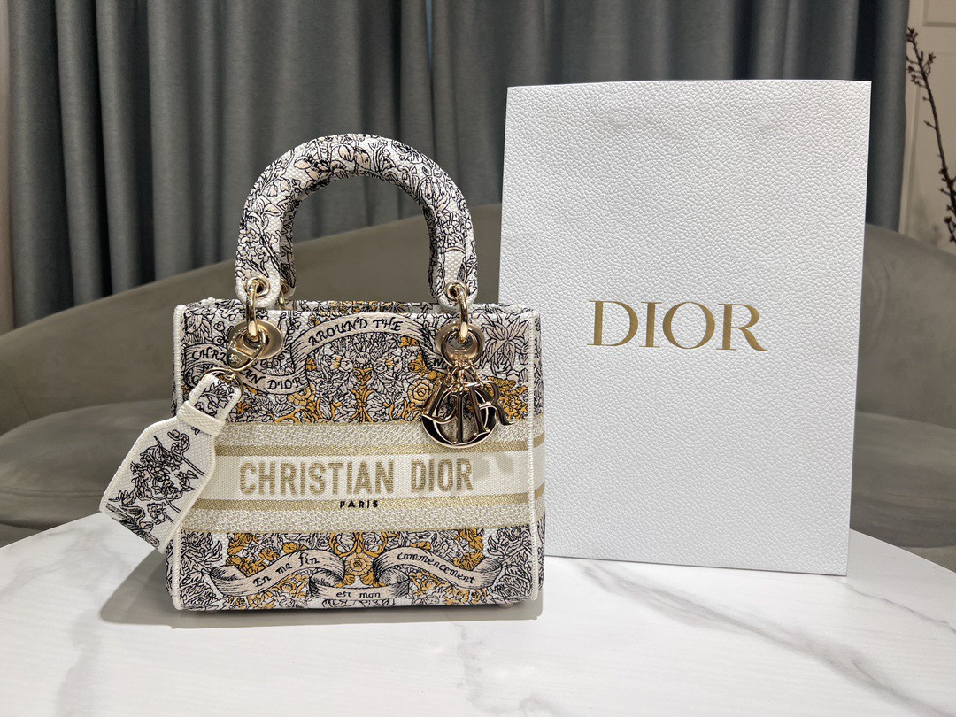 DIOR Book Tote Five-Grass Princess 2025 Christmas and New Year Special Edition 2