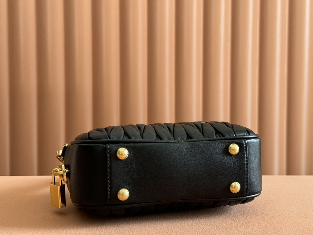 【5BB123 Black】miumiu Arcadie