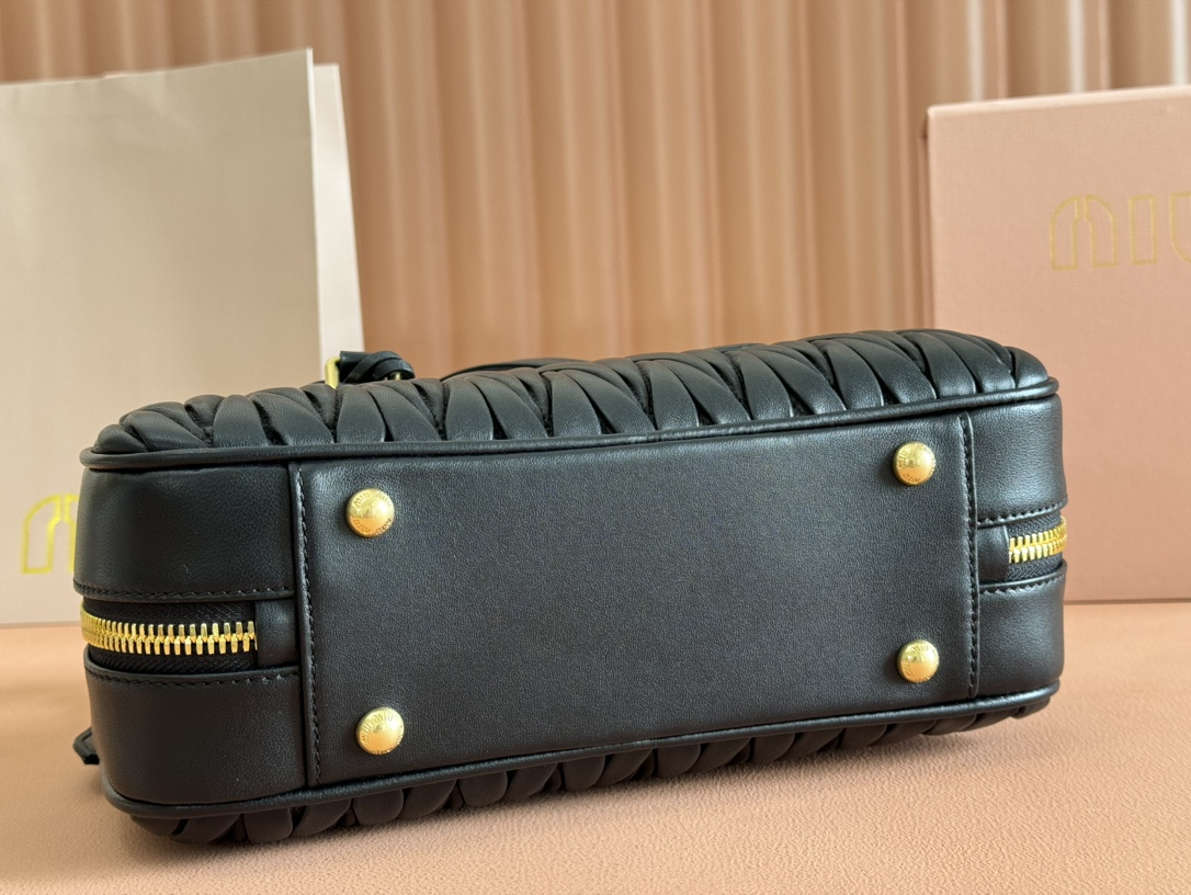 【 5BB148 Black 】miumiu Arcadie