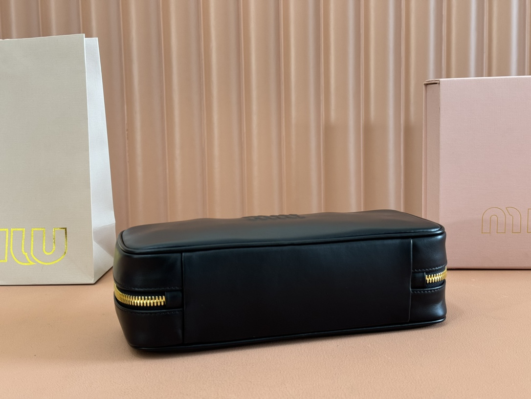 【 5BB173 Black 】miumiu beau