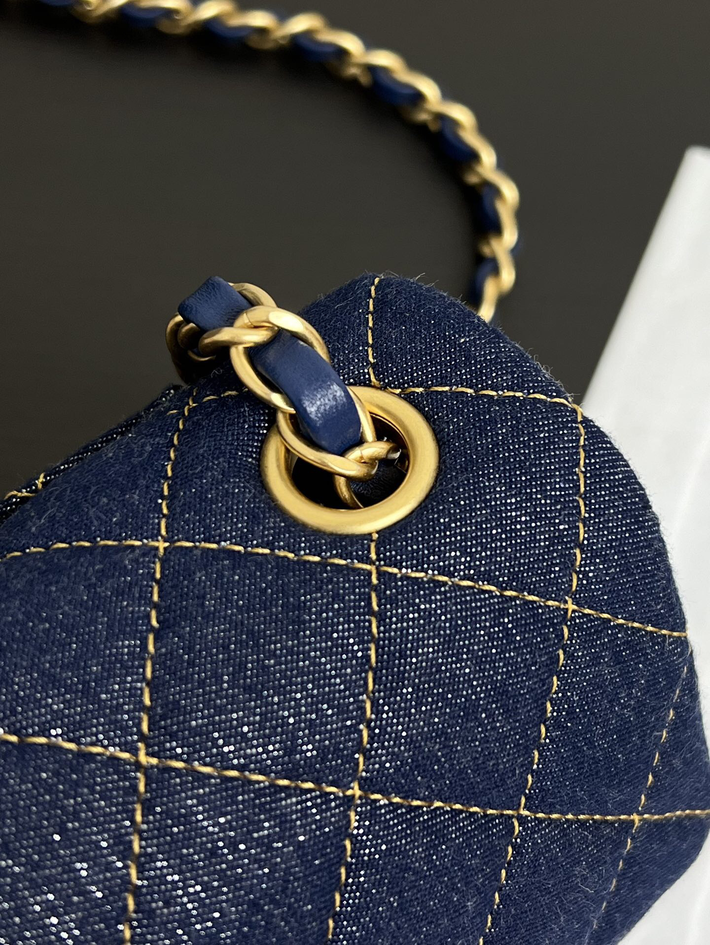 Chanel cf Cowboy-style lid bag